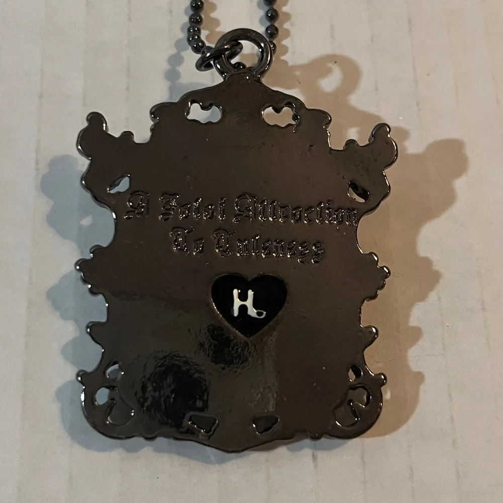 Betsey Johnson Necklace. NWT. - Picture 2 of 4